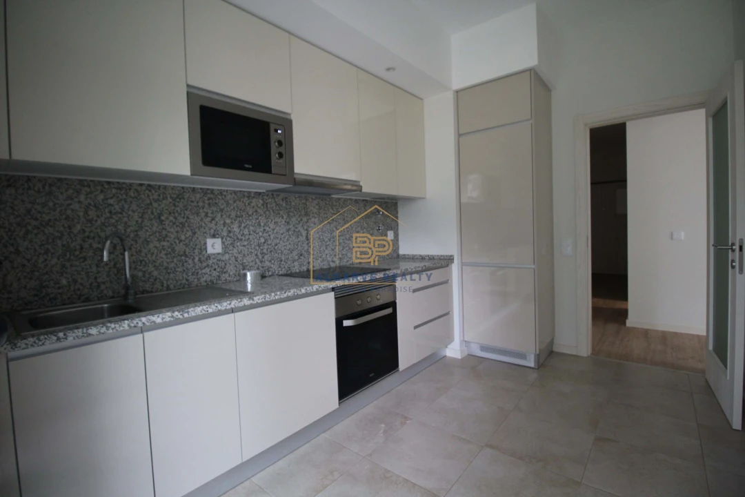 Apartamento T4 para Venda em Portimão Foto 14