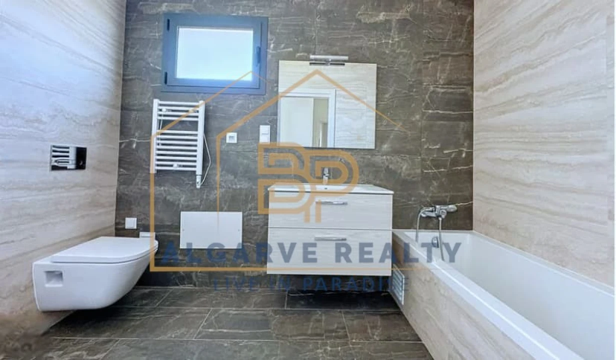 Apartamento T4 para Venda em Portimão Foto 7