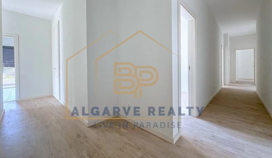 Apartamento T4 para Venda em Portimão Foto 2