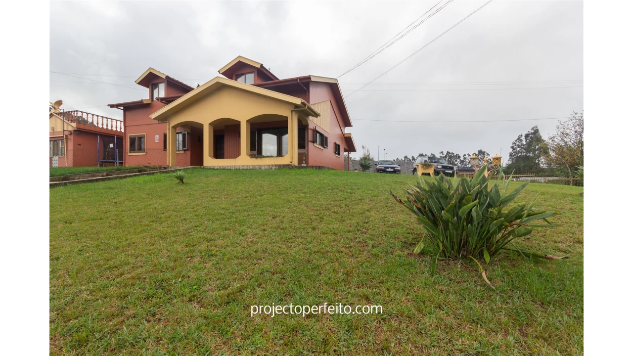 Moradia T5 para Venda em Esmoriz Foto 1