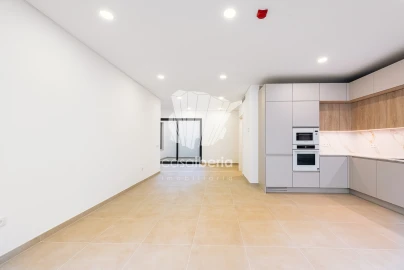 Apartamento T2 para Venda em Faro (Sé e São Pedro)
