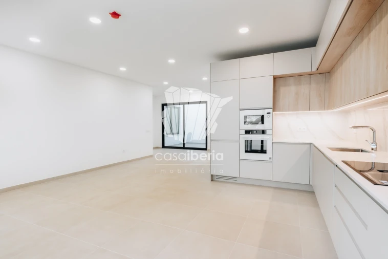 Apartamento T2 para Venda em Faro (Sé e São Pedro) Foto 1