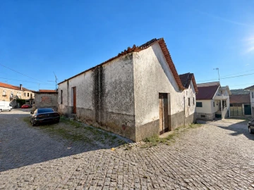 Moradia T4 para Venda em Cunha Baixa