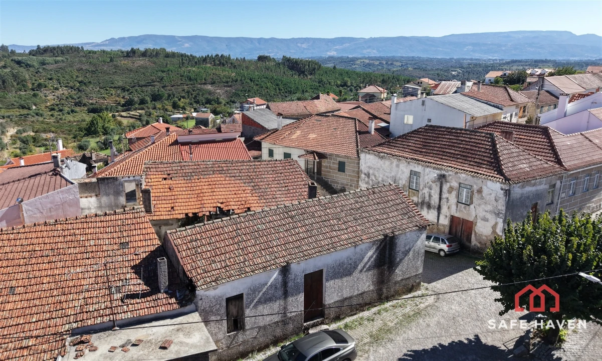 Moradia T4 para Venda em Cunha Baixa Foto 4