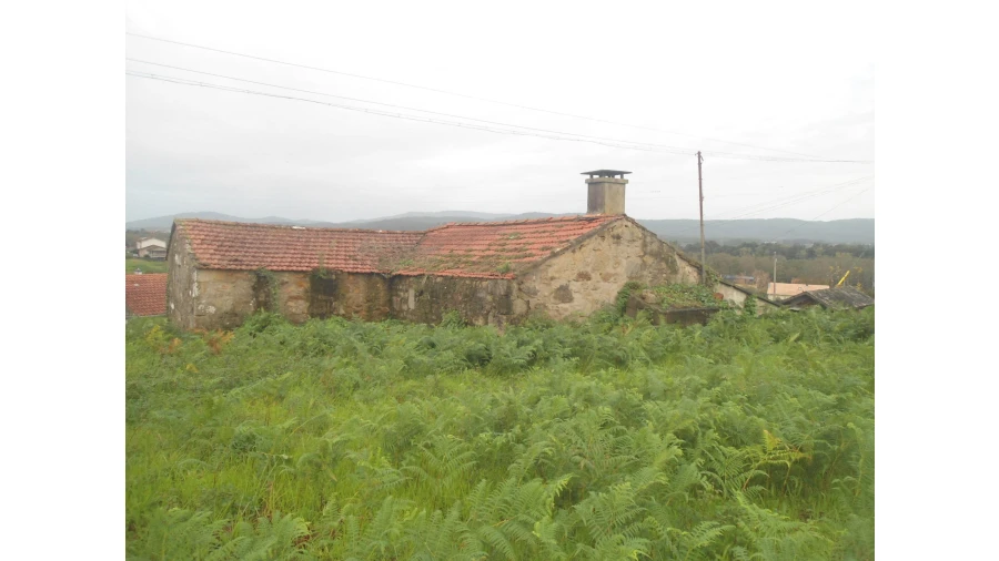 Quinta T0 para Venda em Gondarem Foto 2