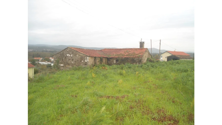Quinta T0 para Venda em Gondarem Foto 3
