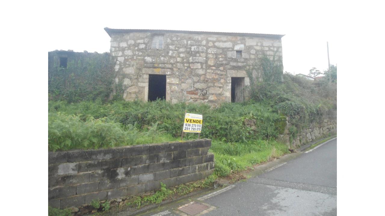 Quinta T0 para Venda em Gondarem Foto 1