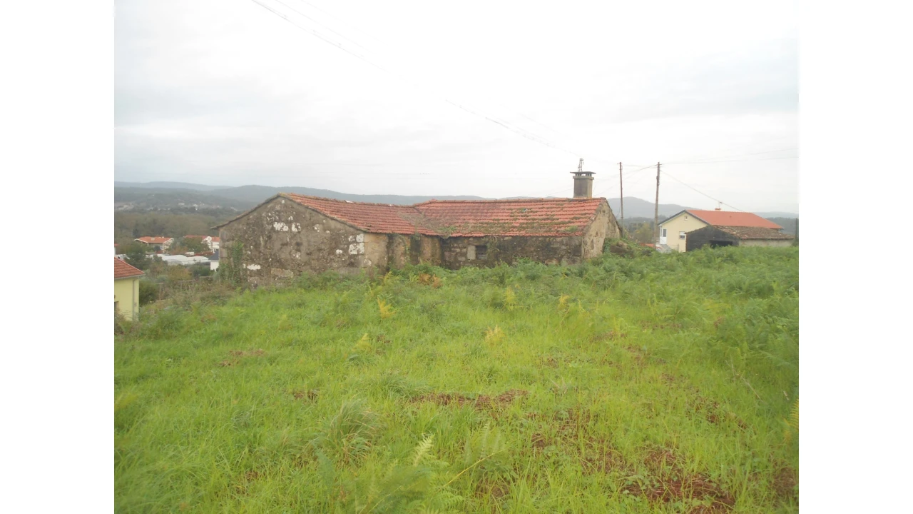 Quinta T0 para Venda em Gondarem Foto 3