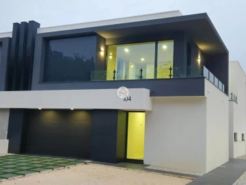Moradia T4 para Venda em Santa Joana