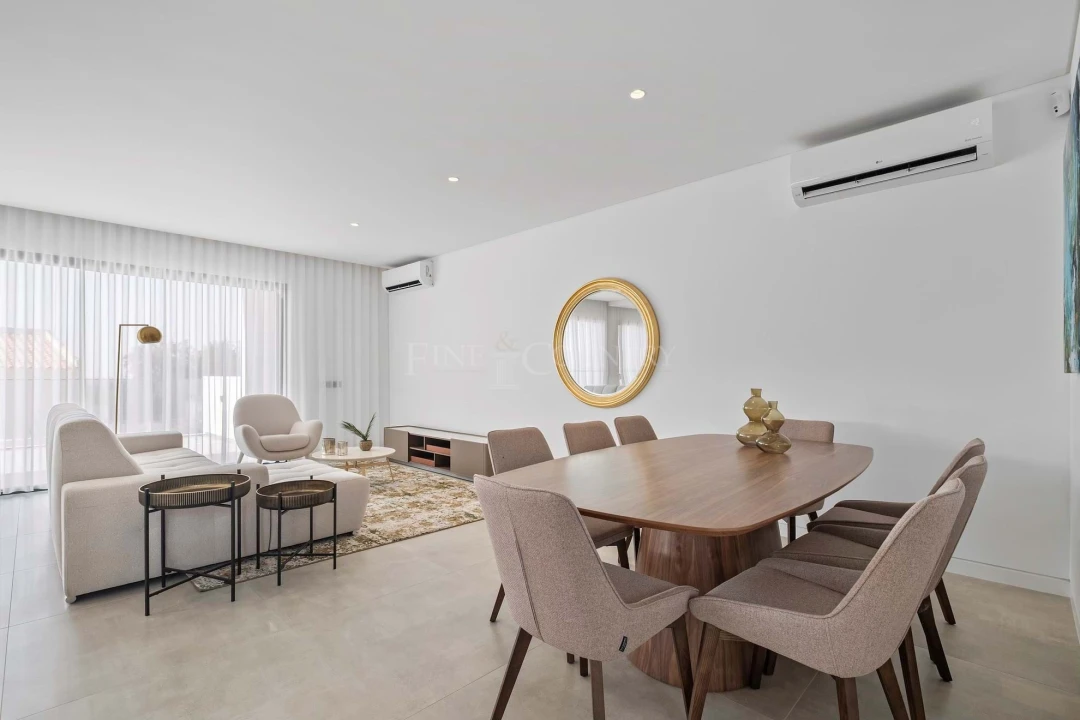 Apartamento T4 para Venda em Boliqueime Foto 4