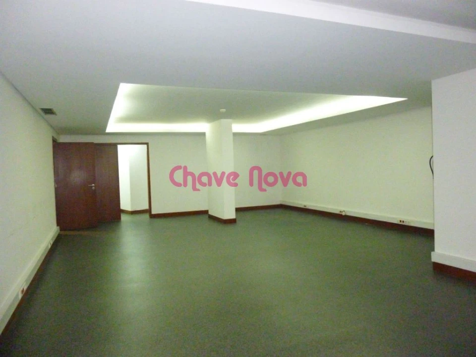 Escritório para Venda em Arcozelo Foto 1