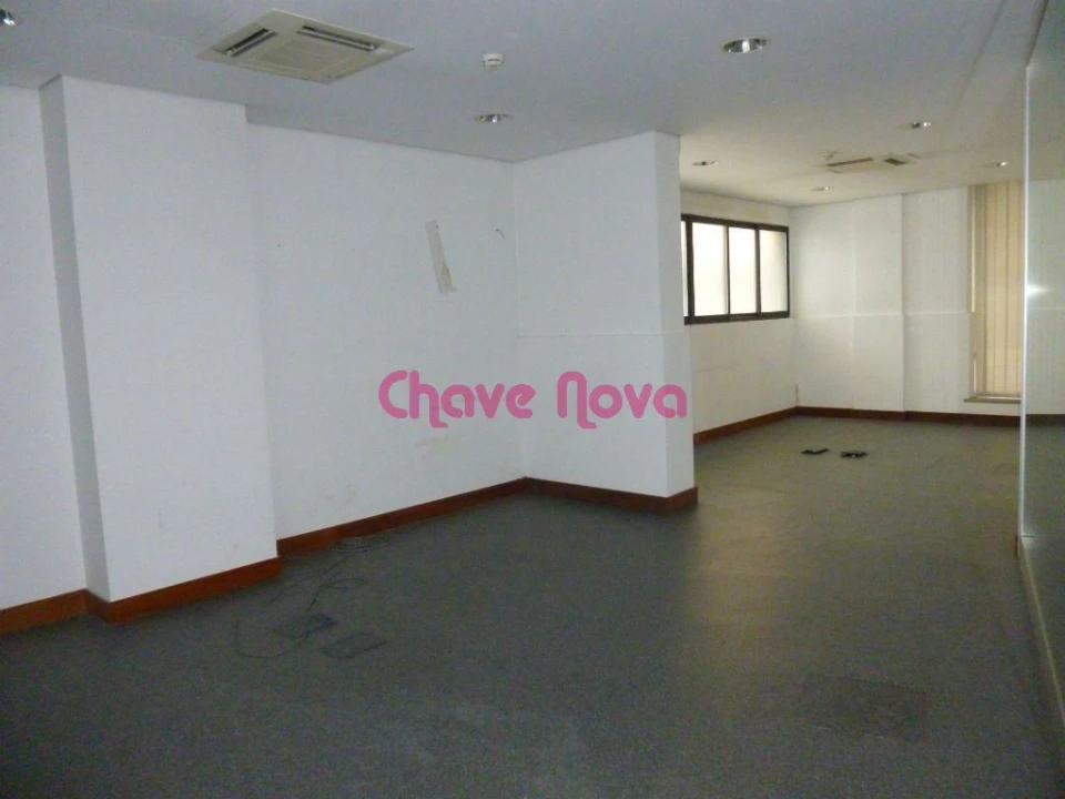 Escritório para Venda em Arcozelo Foto 4