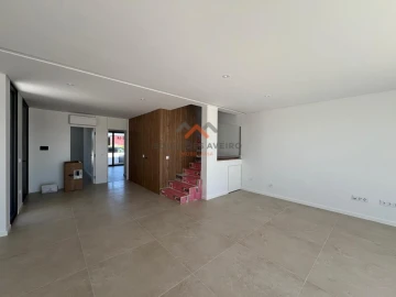 Moradia T4 para Venda em Glória e Vera Cruz