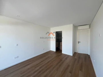 Moradia T4 para Venda em Glória e Vera Cruz