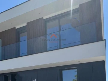 Moradia T4 para Venda em Glória e Vera Cruz