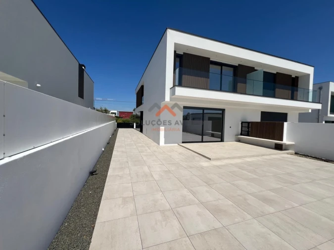 Moradia T4 para Venda em Glória e Vera Cruz Foto 2
