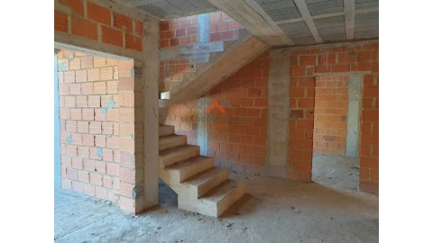 Moradia T5 para Venda em Requeixo, Nossa Senhora de Fátima e Nariz