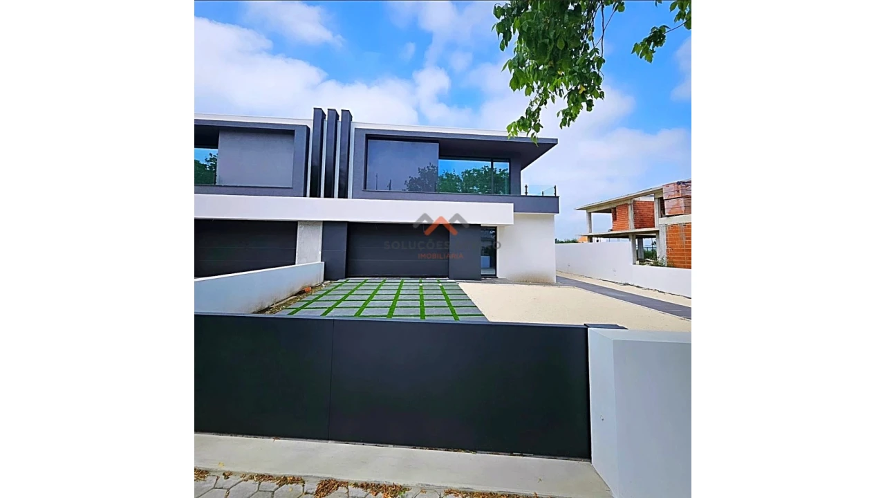 Moradia T4 para Venda em Santa Joana Foto 17