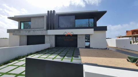 Moradia T4 para Venda em Santa Joana