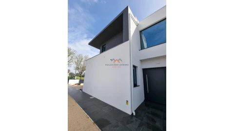 Moradia T4 para Venda em Santa Joana