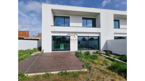 Moradia T4 para Venda em Santa Joana