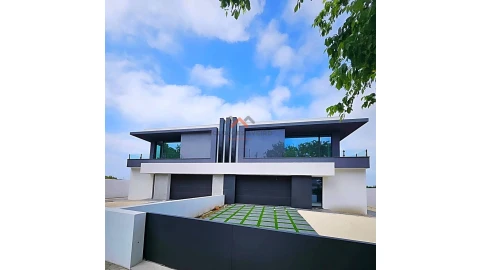 Moradia T4 para Venda em Santa Joana