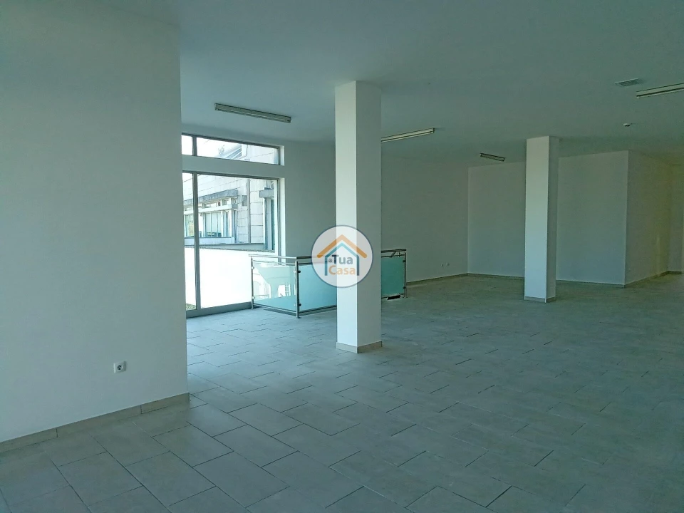 Loja para Arrendamento em Abraveses Foto 7