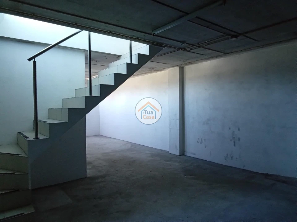 Loja para Arrendamento em Abraveses Foto 15