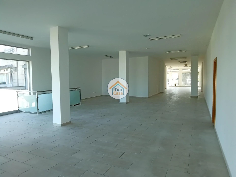 Loja para Arrendamento em Abraveses Foto 1