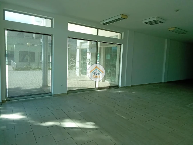 Loja para Arrendamento em Abraveses Foto 9