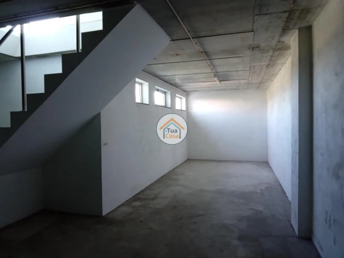 Loja para Arrendamento em Abraveses Foto 16