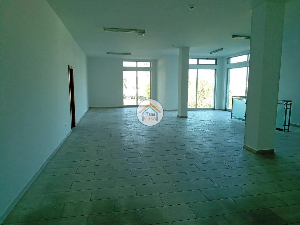 Loja para Arrendamento em Abraveses Foto 11