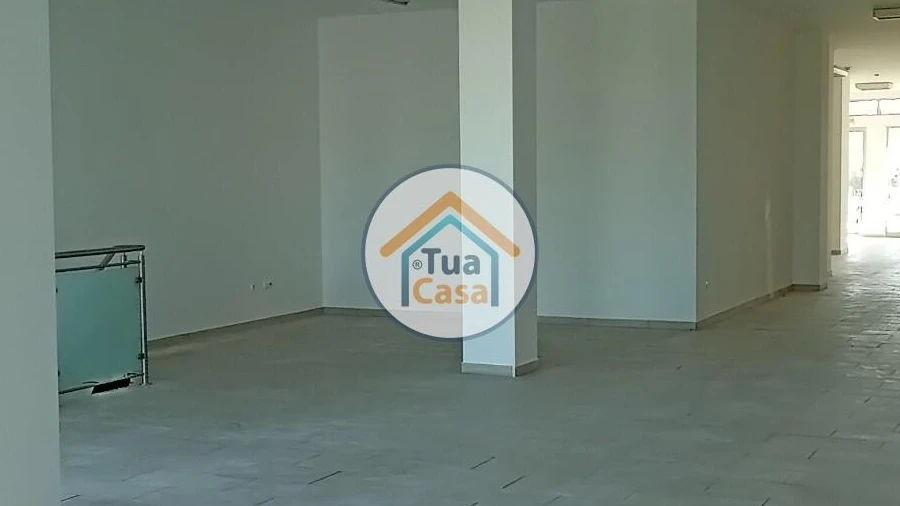 Loja para Arrendamento em Abraveses