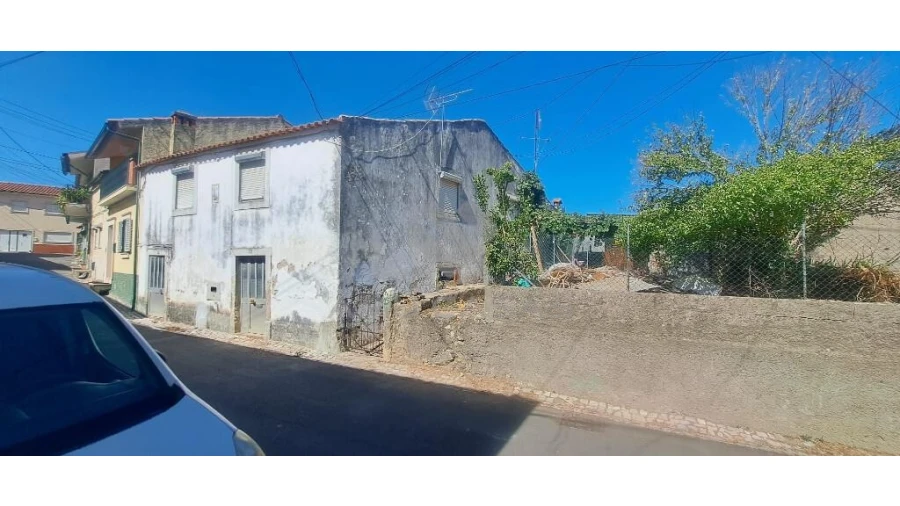 Moradia T2 para Venda em Sé Nova, Santa Cruz, Almedina e São Bartolomeu Foto 1