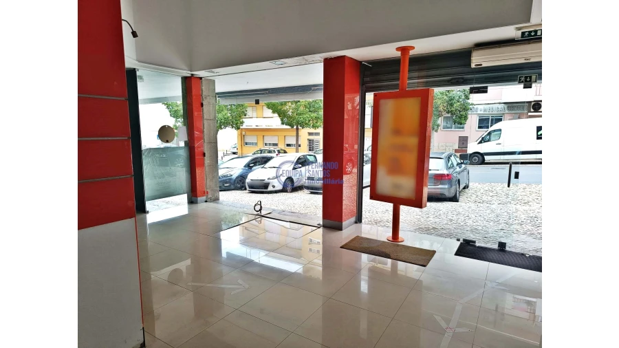 Negócio para Arrendamento em Armação de Pera Foto 2