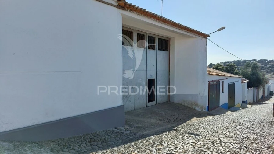 Armazém para Venda em Santa Vitória e Mombeja