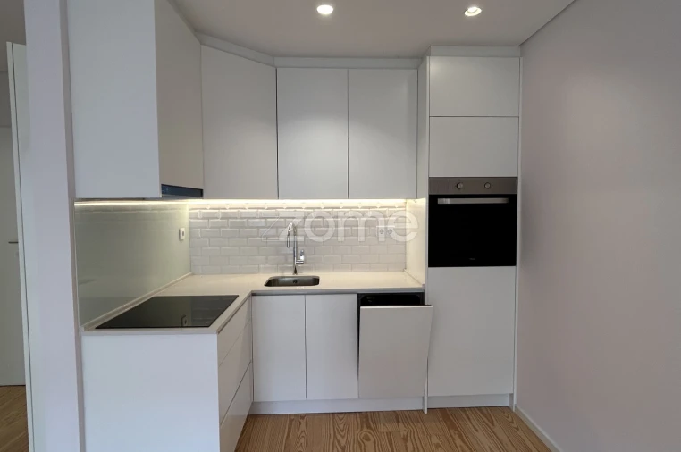 Apartamento T1 para Venda em Cedofeita, Santo Ildefonso, Sé, Miragaia, São Nicolau e Vitória Foto 6