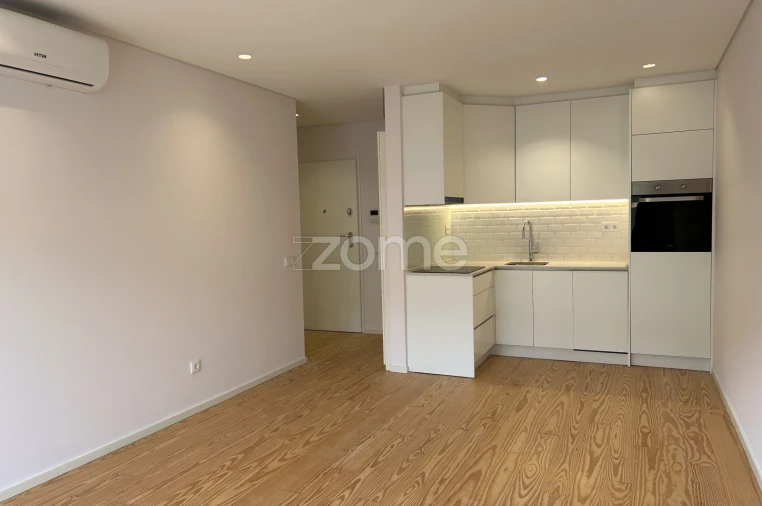 Apartamento T1 para Venda em Cedofeita, Santo Ildefonso, Sé, Miragaia, São Nicolau e Vitória Foto 7