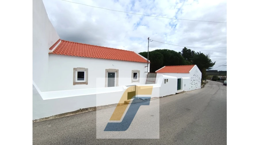 Moradia T2 para Venda em Reguengo Grande Foto 1