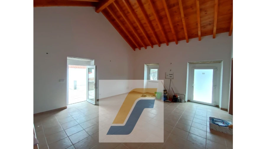 Moradia T2 para Venda em Reguengo Grande Foto 5