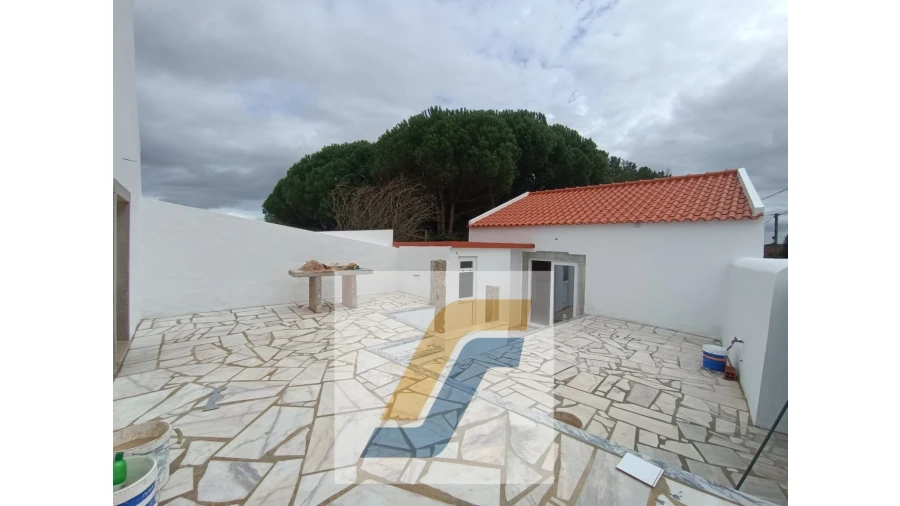 Moradia T2 para Venda em Reguengo Grande Foto 32