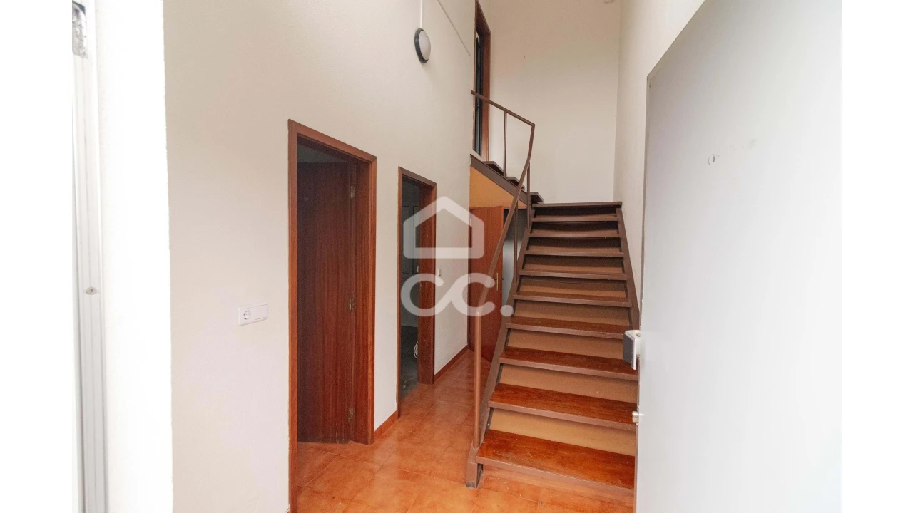 Armazém para Venda em Selho (São Jorge) Foto 14