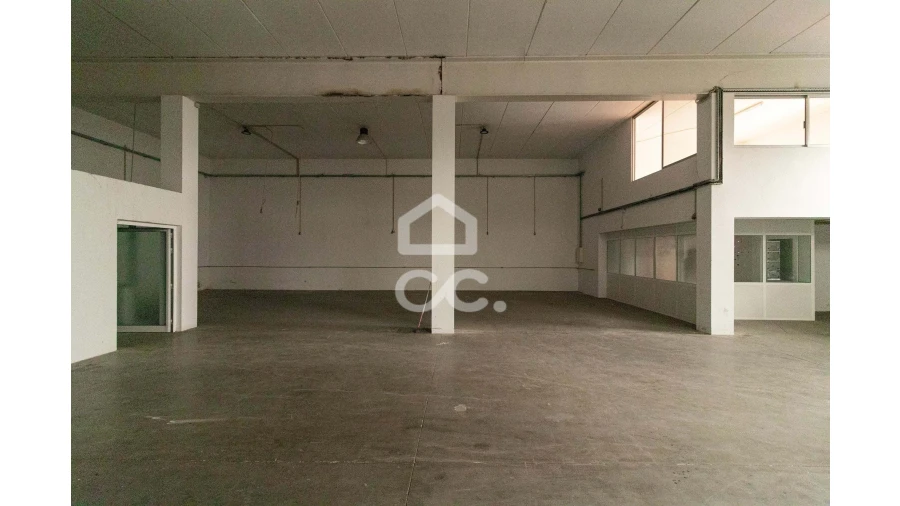 Armazém para Venda em Selho (São Jorge) Foto 4