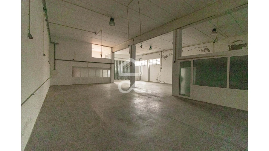 Armazém para Venda em Selho (São Jorge) Foto 8