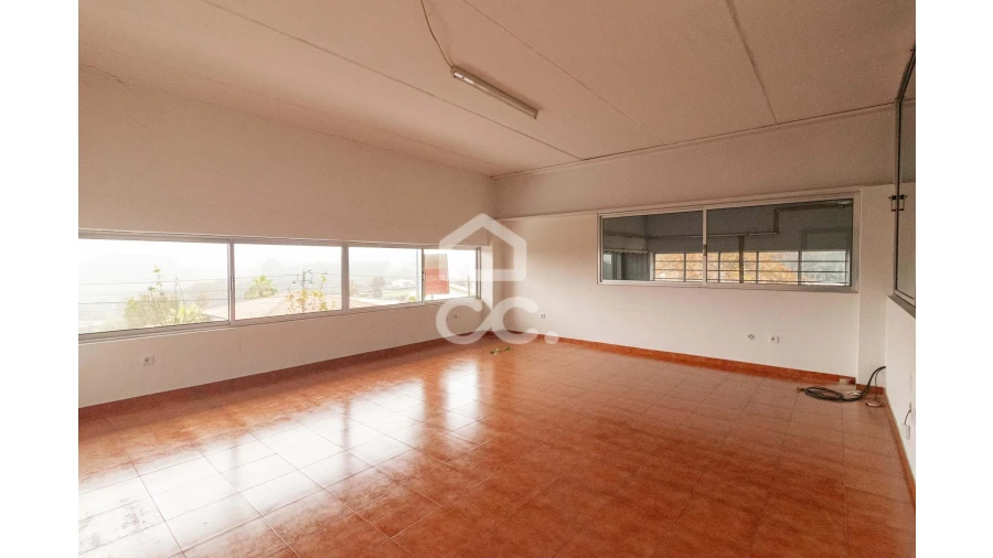 Armazém para Venda em Selho (São Jorge) Foto 15