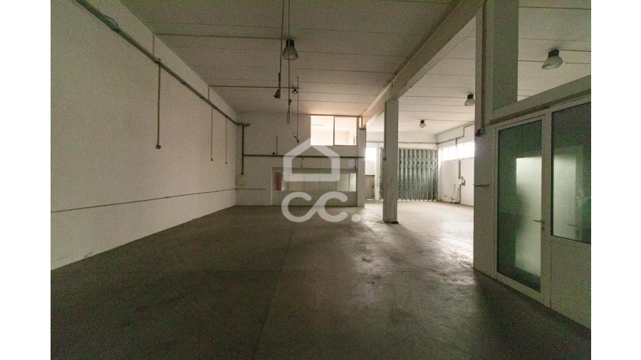 Armazém para Venda em Selho (São Jorge) Foto 9