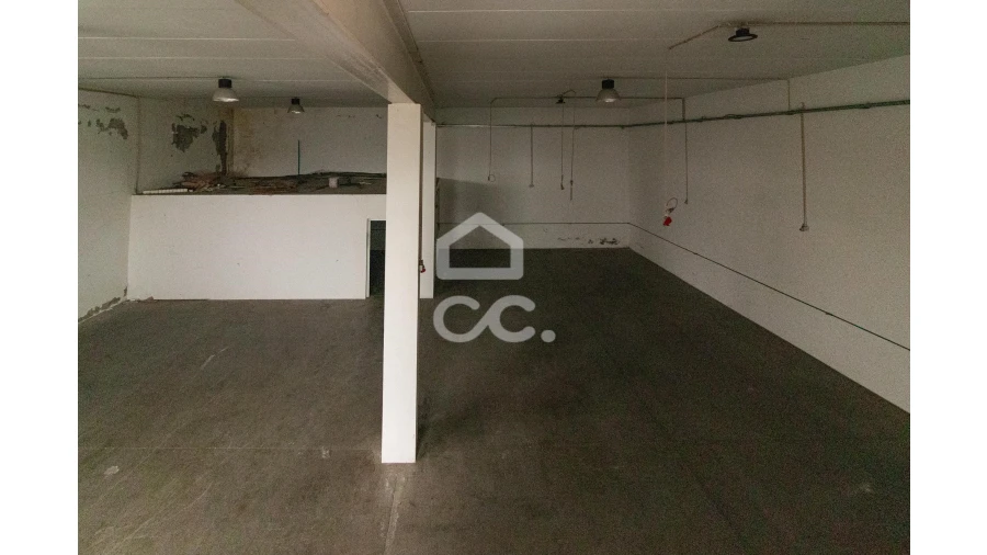 Armazém para Venda em Selho (São Jorge) Foto 18