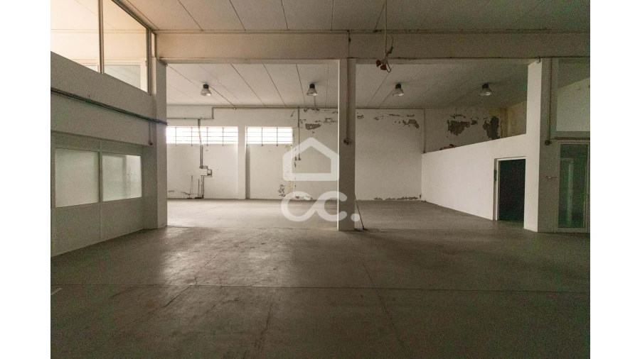 Armazém para Venda em Selho (São Jorge) Foto 7