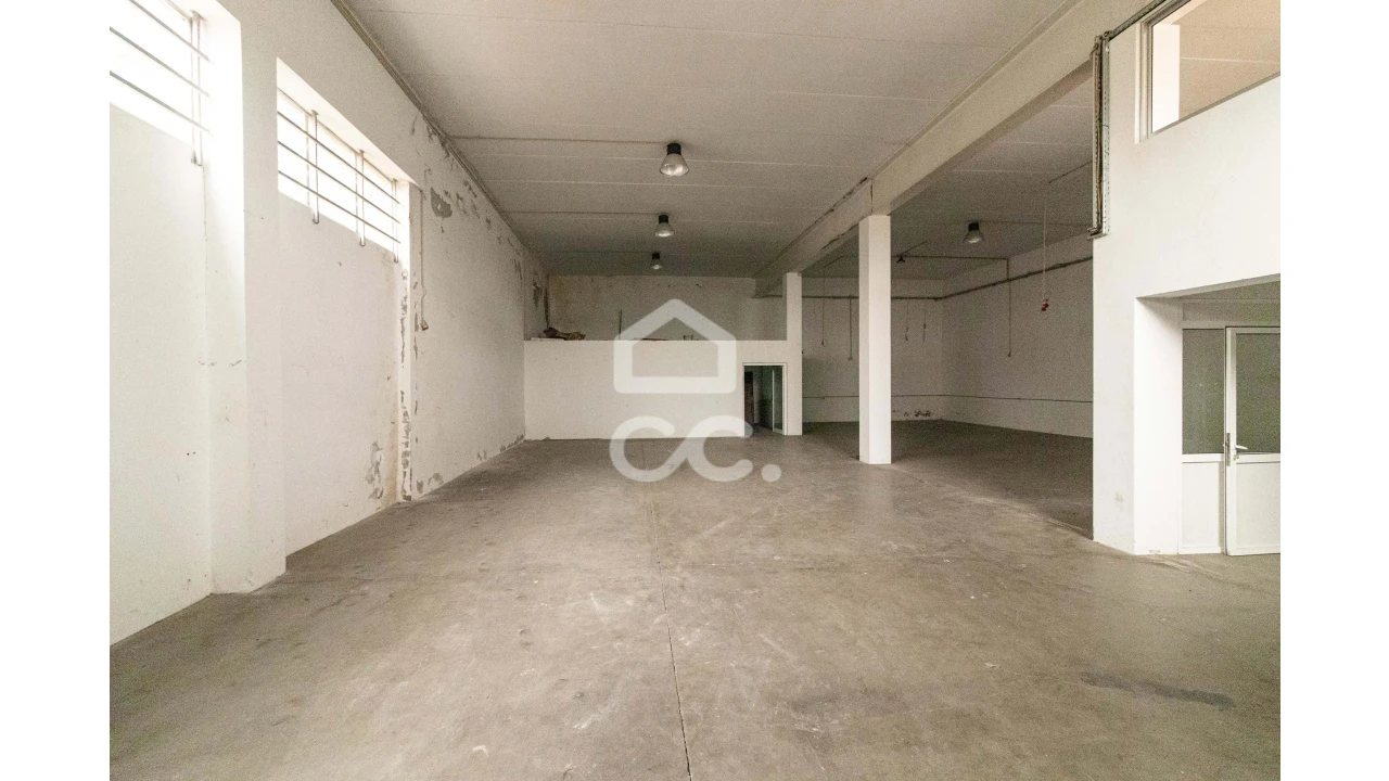 Armazém para Venda em Selho (São Jorge) Foto 6