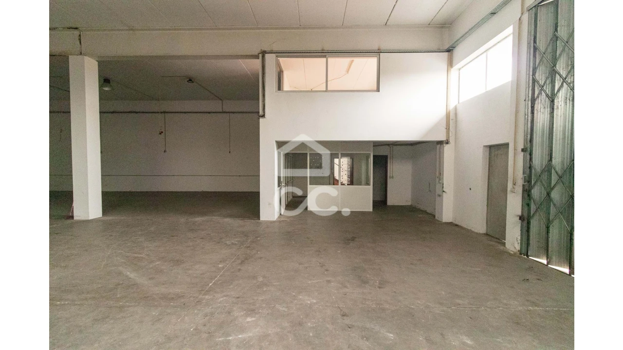 Armazém para Venda em Selho (São Jorge) Foto 12